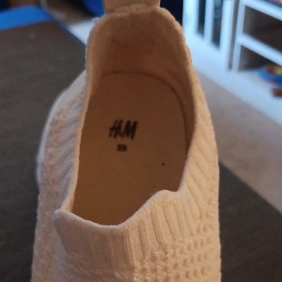 Cream Stretchy NO laces! Sneakers with Knit Design and Chunky Sole - Picture 3 of 5